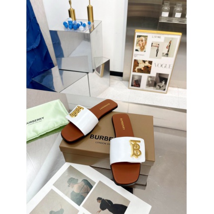 Burberry Slippers For Women in 179749