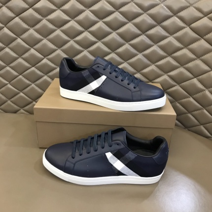 Burberry Sneakers For Men in 179972