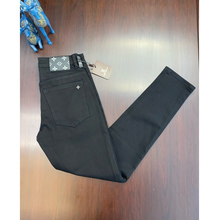 Louis Vuitton Jeans for Men in 180760