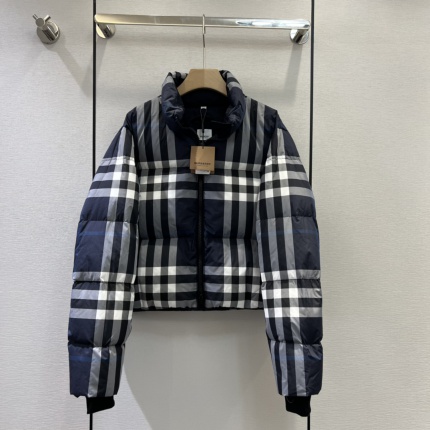 Burberry Trench Coats For Women in 181256