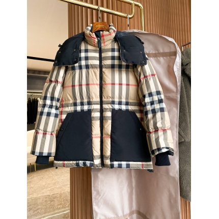 Burberry Trench Coats For Women in 181257