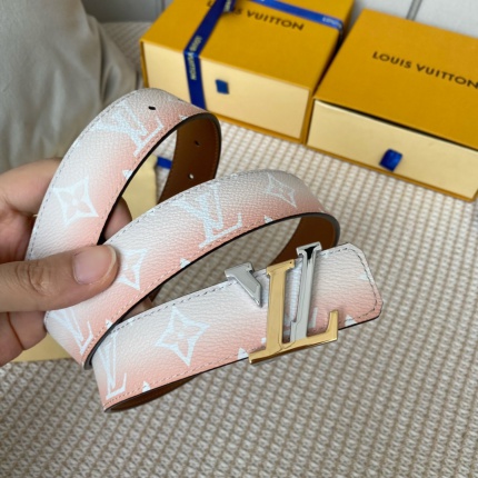 Louis Vuitton AAA Belts in 182380