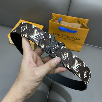 Louis Vuitton AAA Belts in 182407