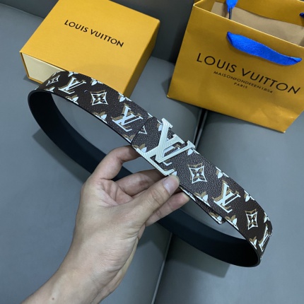 Louis Vuitton AAA Belts in 182409