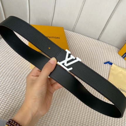 Louis Vuitton AAA Belts in 182489
