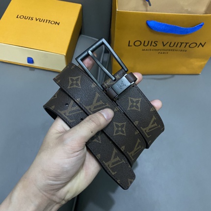 Louis Vuitton AAA Belts in 182495