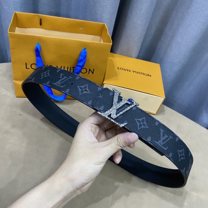 Louis Vuitton AAA Belts in 182499
