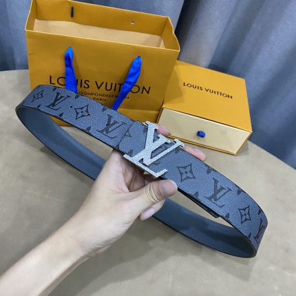 Louis Vuitton AAA Belts in 182504