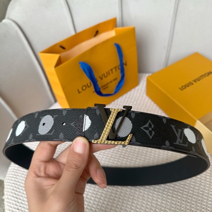 Louis Vuitton AAA Belts in 182515