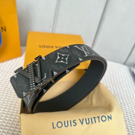 Louis Vuitton AAA Belts in 182517