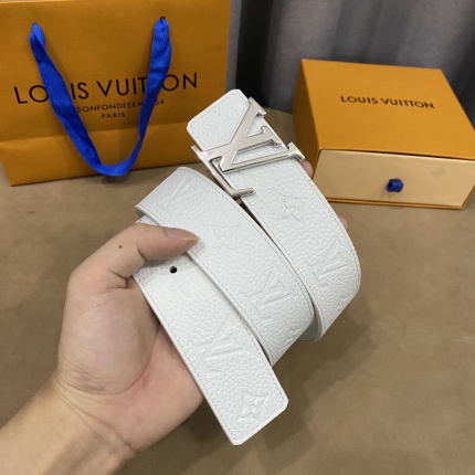 Louis Vuitton AAA Belts in 182525