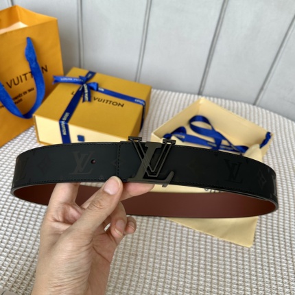 Louis Vuitton AAA Belts in 182571