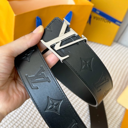 Louis Vuitton AAA Belts in 182577