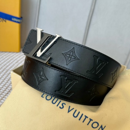 Louis Vuitton AAA Belts in 182578