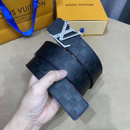 Louis Vuitton AAA Belts in 182601