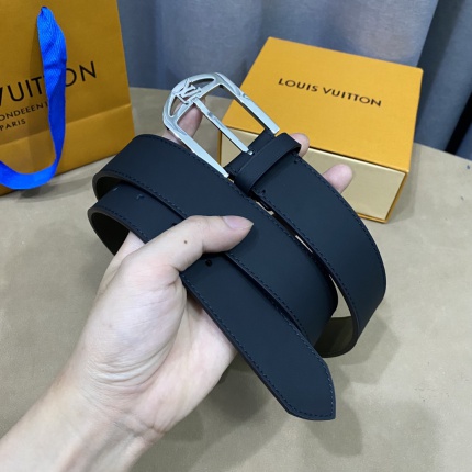 Louis Vuitton AAA Belts in 182611