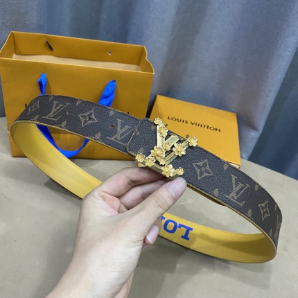 Louis Vuitton AAA Belts in 182681