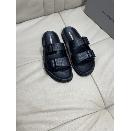 Balenciaga Slippers For Men in 182808