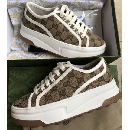 Gucci Sneakers For Women in 183982