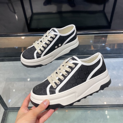 New Arrivals Gucci Sneakers For Women in 183999