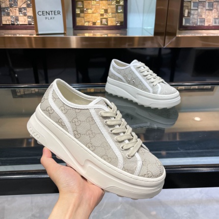 New Arrivals Gucci Sneakers For Women in 184002