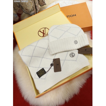 High quality Gucci Scarf and Hat A Set  in 184245