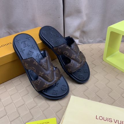 Louis Vuitton Slippers For Men in 184330