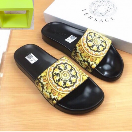 Versace Slippers For Men in 184340