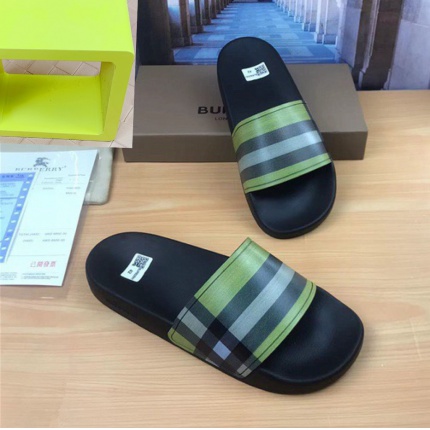 Burberry Slippers For Men in 184381