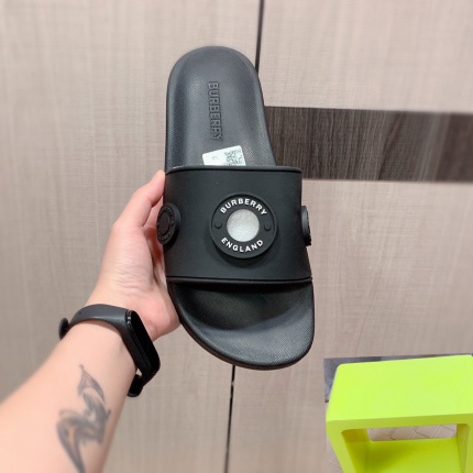 Burberry Slippers For Men in 184382