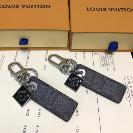 Louis Vuitton  Keychain in 184406