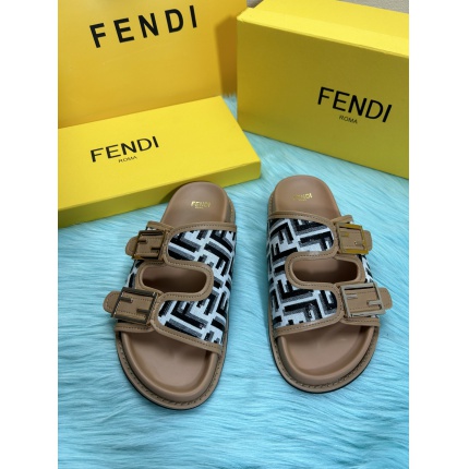 Fendi Slippers And Sandals For Men in 184490