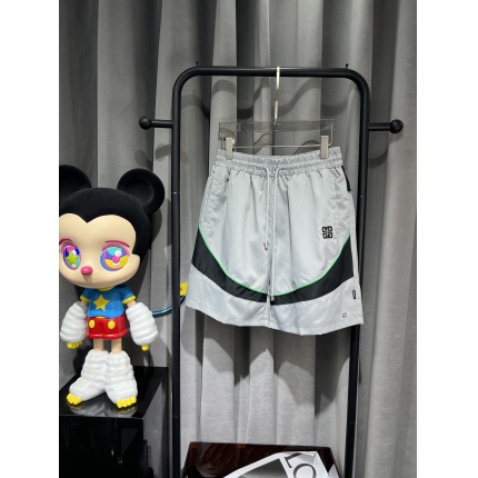 Givenchy Short pants for Men in 185279