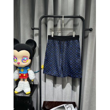 Louis Vuitton Short Pants For Men in 185311