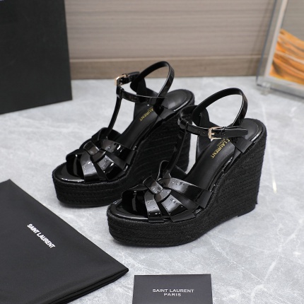 YSL Sandals For Women in 186176
