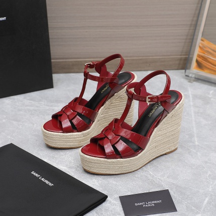 YSL Sandals For Women in 186179