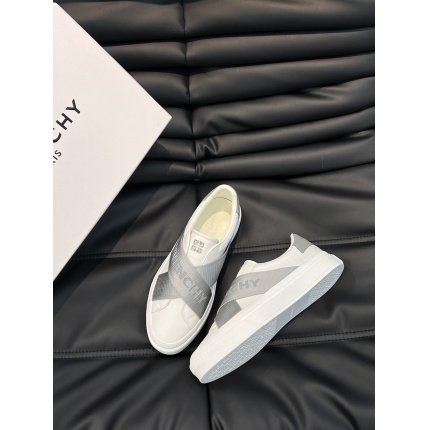 Givenchy Sneakers For Men in 186200
