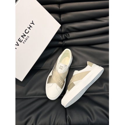 Givenchy Sneakers For Men in 186203