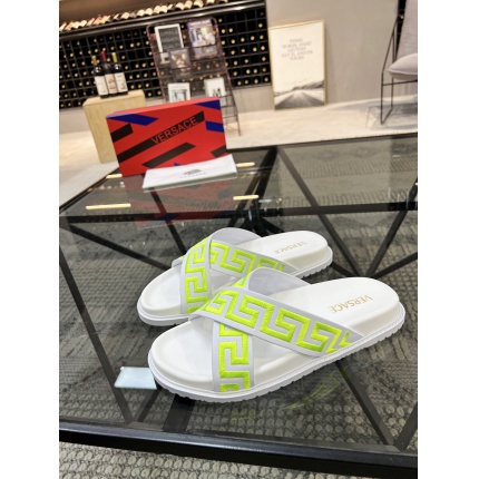 Versace Slippers For Men in 186279