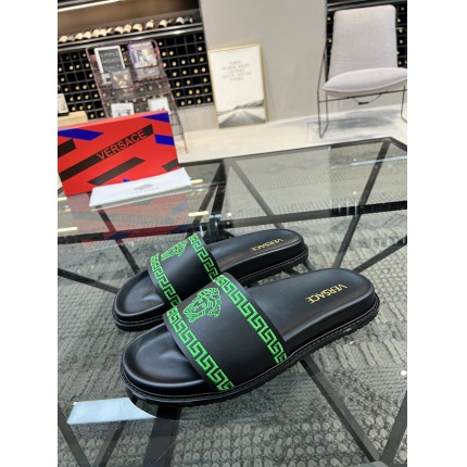 Versace Slippers For Men in 186283