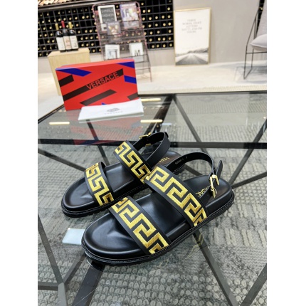 Versace Slippers For Men in 186285