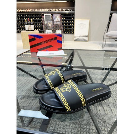 Versace Slippers For Men in 186286