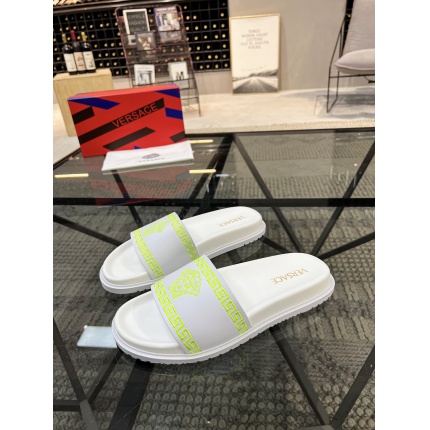 Versace Slippers For Men in 186290