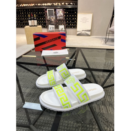 Versace Slippers For Men in 186291