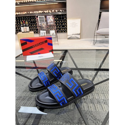 Versace Slippers For Men in 186293