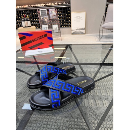 Versace Slippers For Men in 186294
