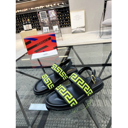 Versace Slippers For Men in 186301