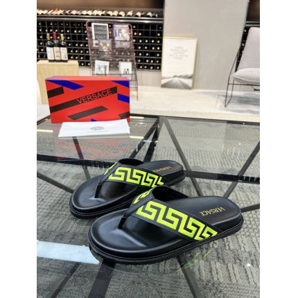 Versace Slippers For Men in 186302