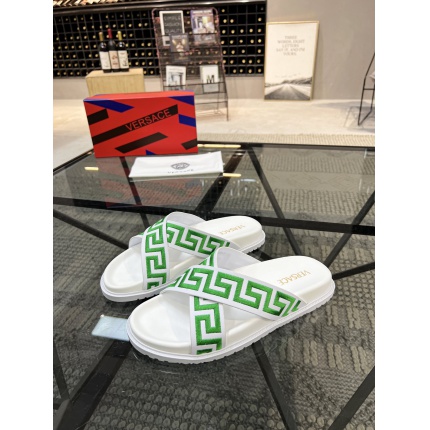 Versace Slippers For Men in 186307