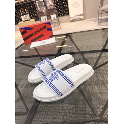 Versace Slippers For Men in 186312